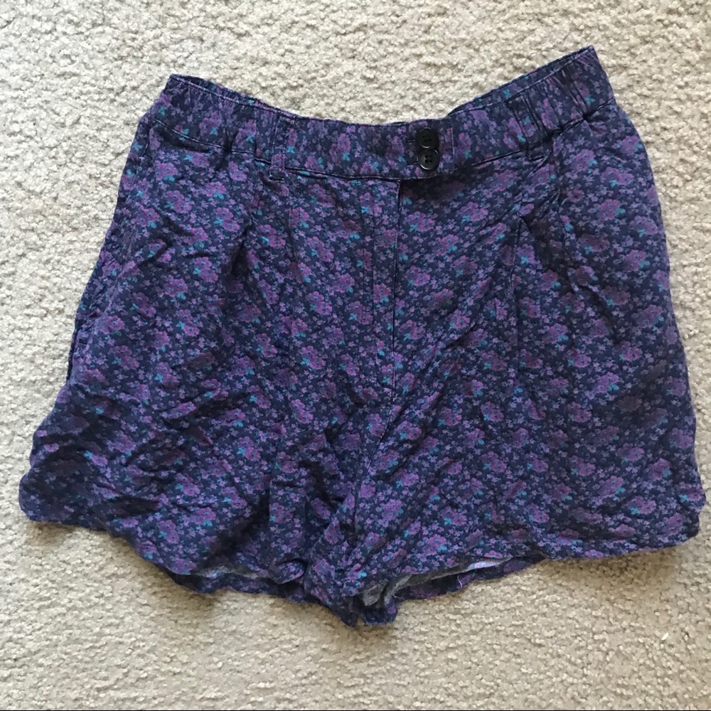 SOLD Urban Outfitters Kimchi Blue Floral Shorts - Picture 1 of 4